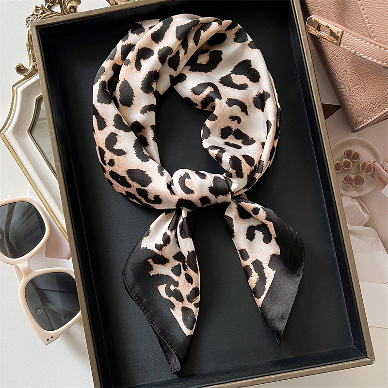 70cm Square Luxury Leopard Pri - огляд і ціна Scarf Silk Square