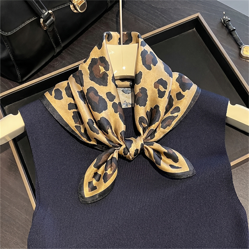 100% Silk Square Scarf Leopard - огляд і ціна Scarf Silk Square