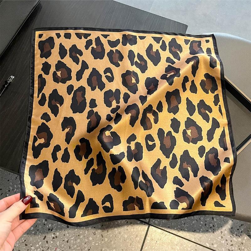 100% Silk Square Scarf Leopard - огляд і ціна Scarf Silk Square